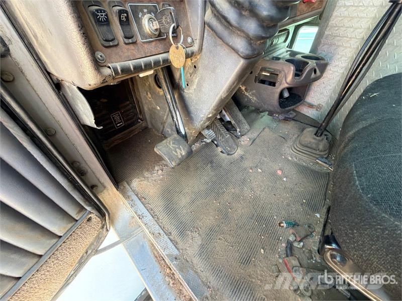 Kenworth T800 6x4 Sleeper Cab and Chassis (Inoperable) Kabine in notranjost