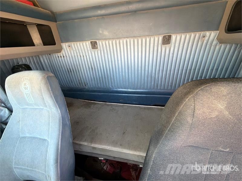 Kenworth T800 6x4 Sleeper Cab and Chassis (Inoperable) Kabine in notranjost