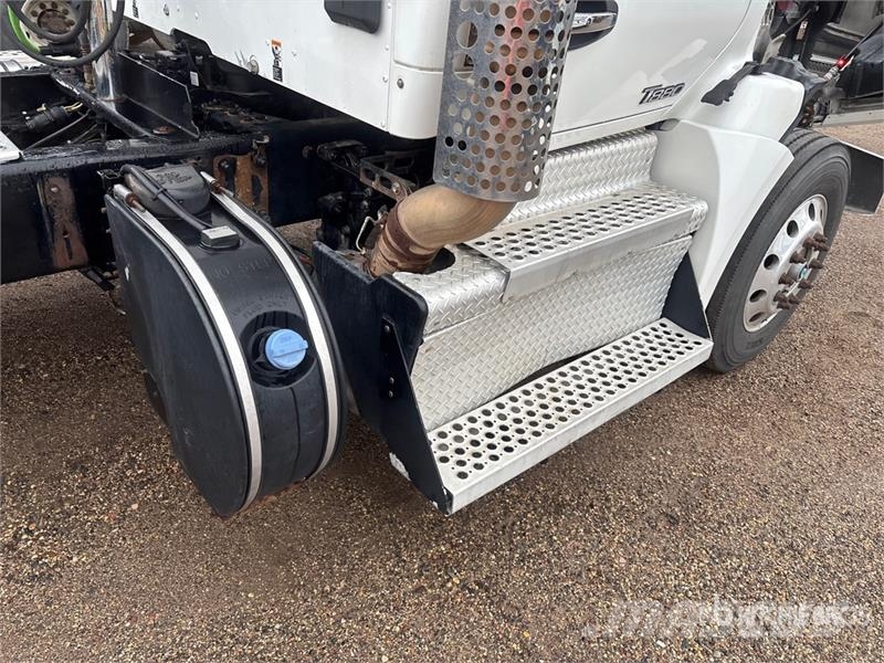 Kenworth T880 Тягачі