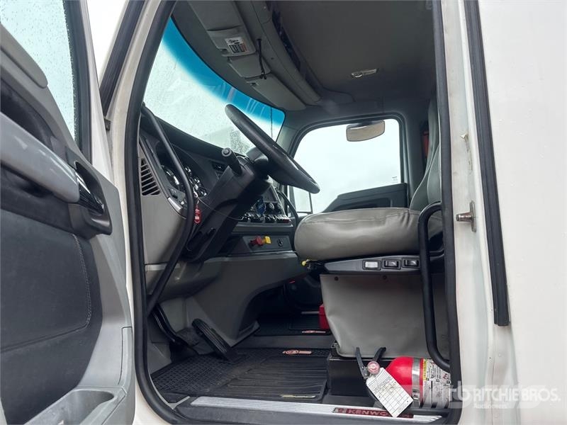 Kenworth T880 Тягачі