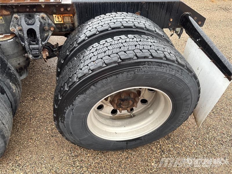 Kenworth T880 Тягачі