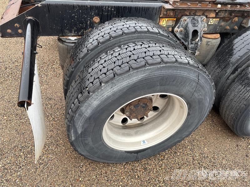 Kenworth T880 Тягачі