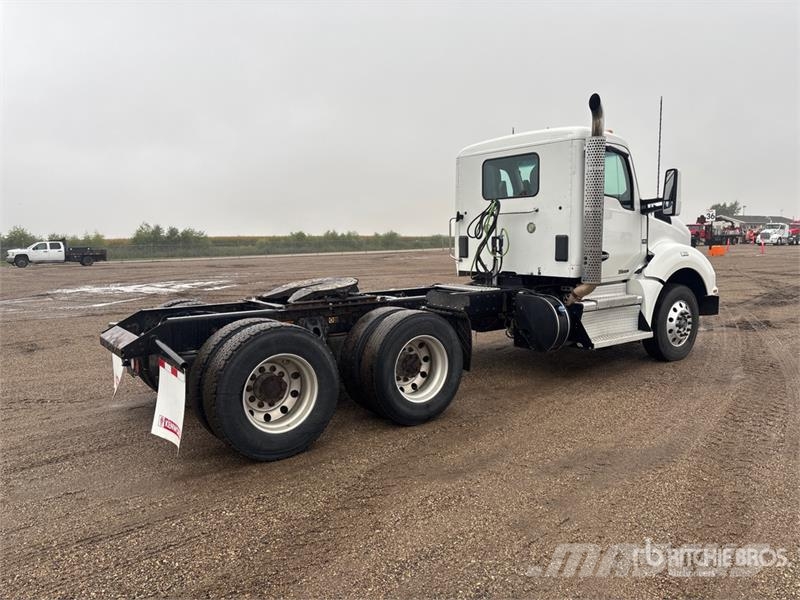 Kenworth T880 Тягачі