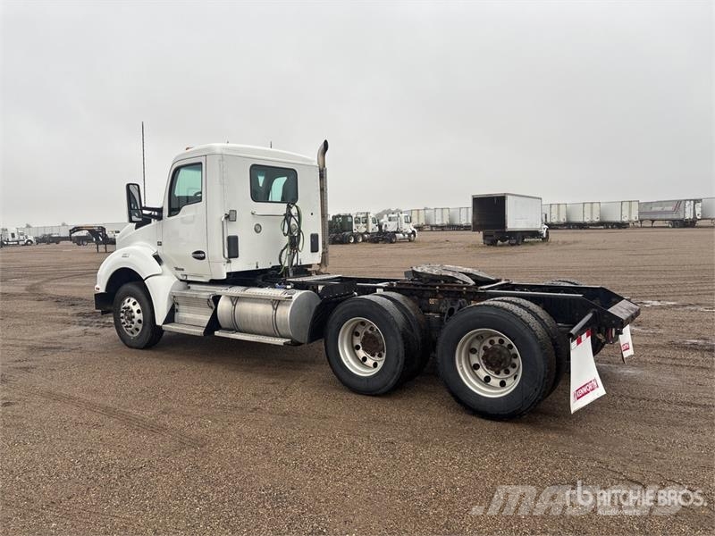 Kenworth T880 Тягачі