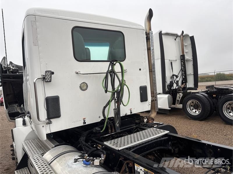 Kenworth T880 Тягачі
