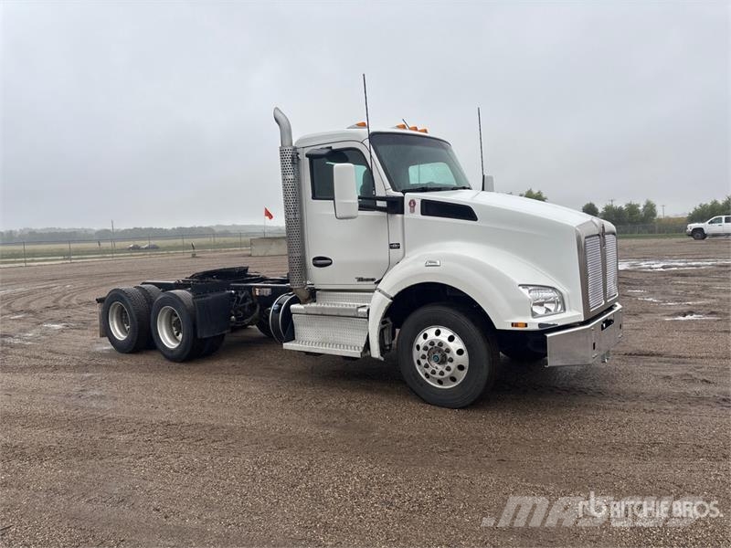 Kenworth T880 Тягачі