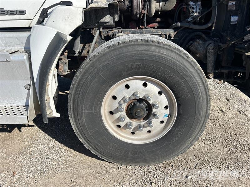 Kenworth T880 Naudoti vilkikai