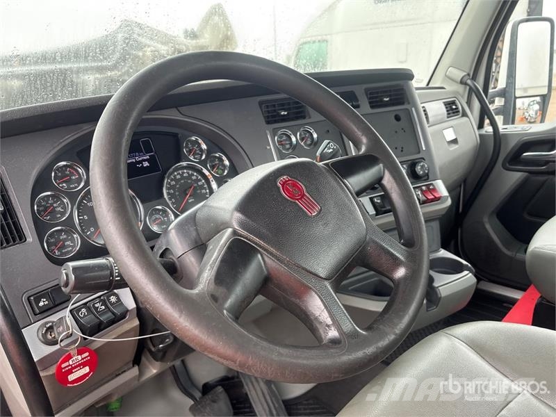 Kenworth T880 Тягачі