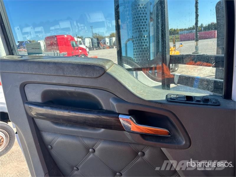 Kenworth T880 Naudoti vilkikai