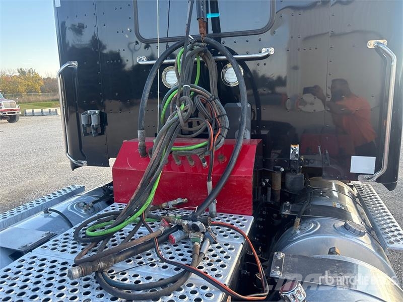 Kenworth T880 Tractor Units