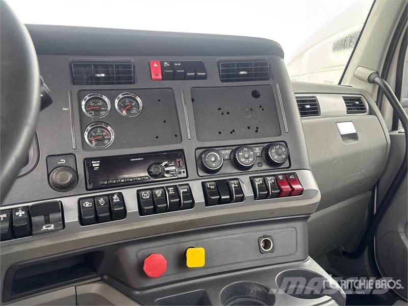 Kenworth T880 Тягачі