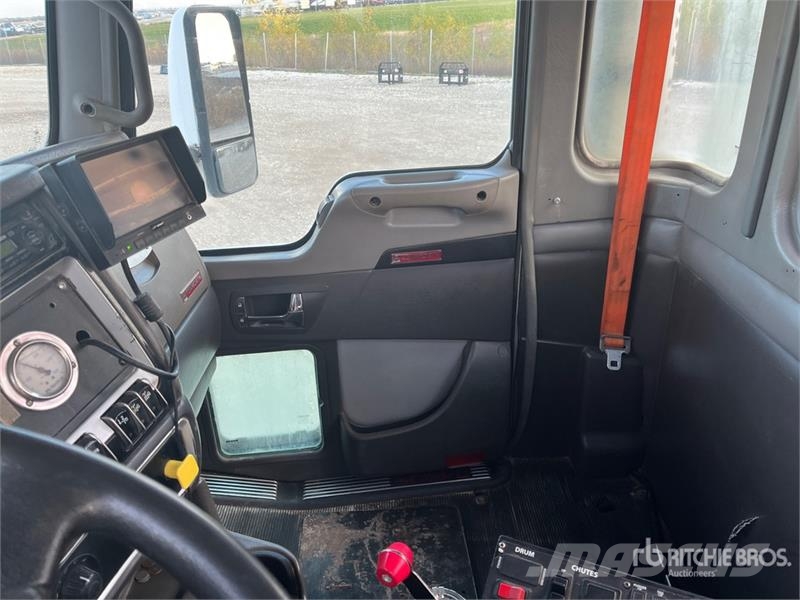 Kenworth W900 12x4 Mixer Truck Бетономішалки (Автобетонозмішувачі)