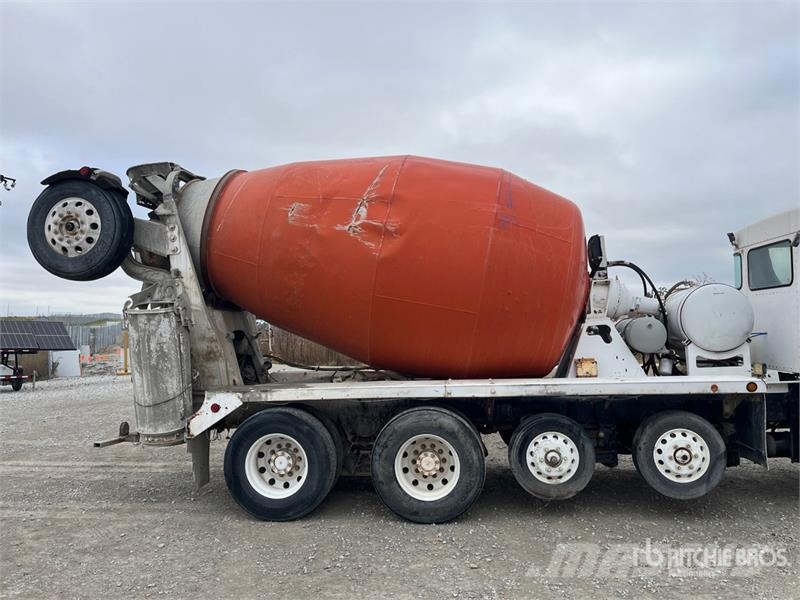 Kenworth W900 8x2 Mixer Truck Betonvedēji