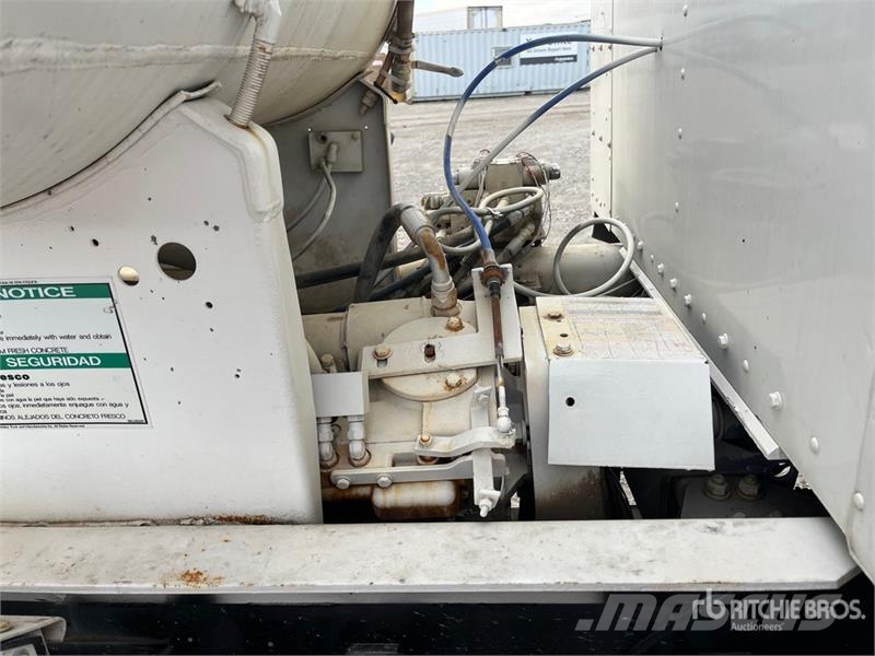 Kenworth W900 8x2 Mixer Truck ミキサー車
