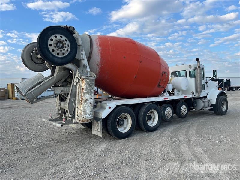 Kenworth W900 8x2 Mixer Truck ミキサー車
