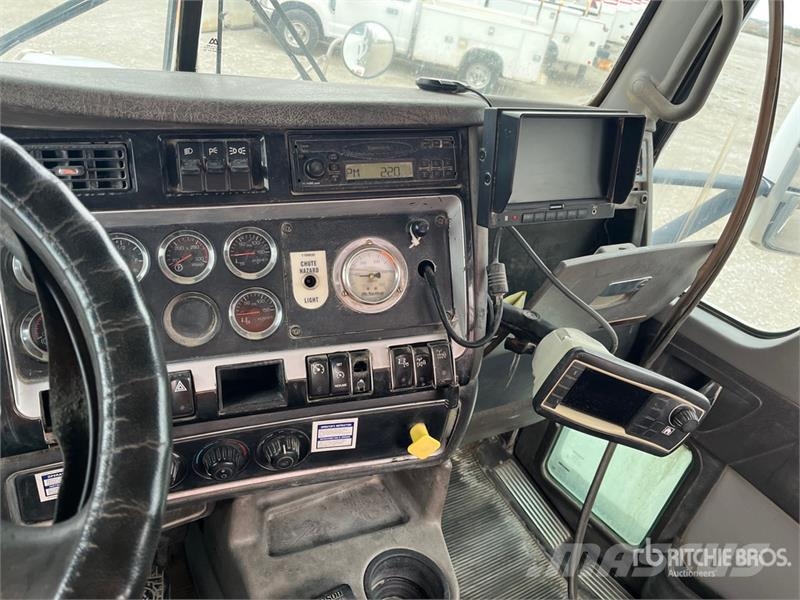 Kenworth W900 8x2 Mixer Truck Betonvedēji