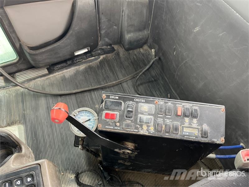 Kenworth W900 8x2 Mixer Truck Betonvedēji