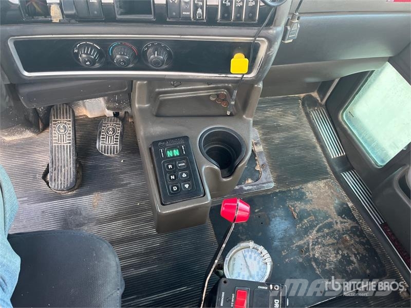 Kenworth W900 8x2 Mixer Truck Betonkeverők/Betonpumpák