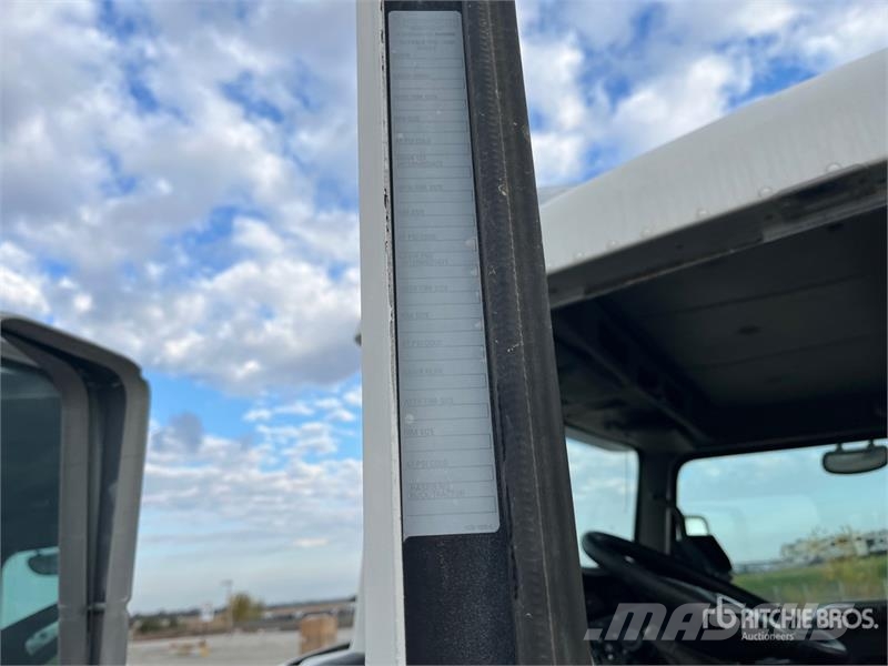 Kenworth W900 8x2 Mixer Truck ミキサー車