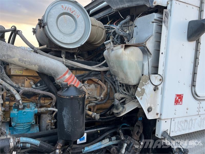 Kenworth W900 8x2 Mixer Truck Betonkeverők/Betonpumpák