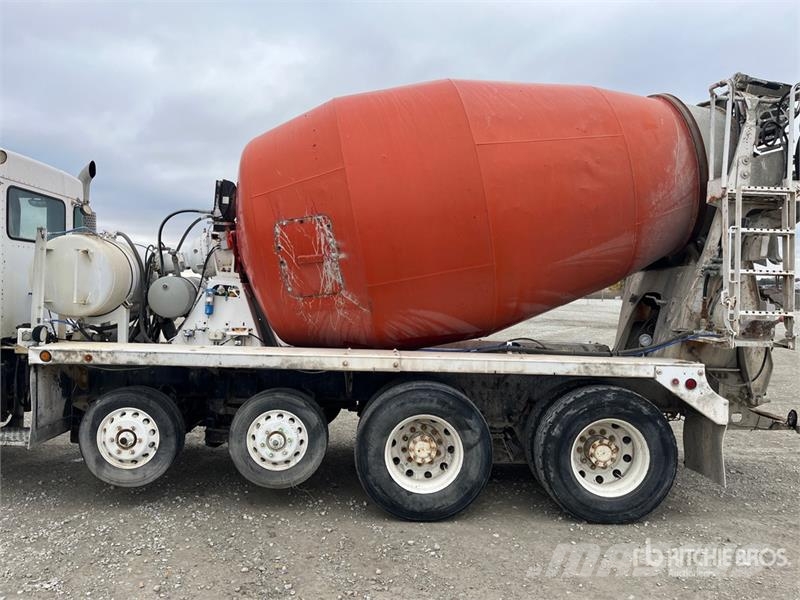 Kenworth W900 8x2 Mixer Truck Betonvedēji