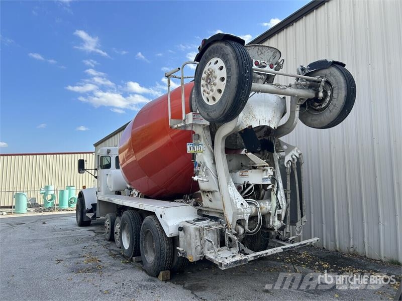 Kenworth W900 Mixer Truck (Inoperable) Betonvedēji