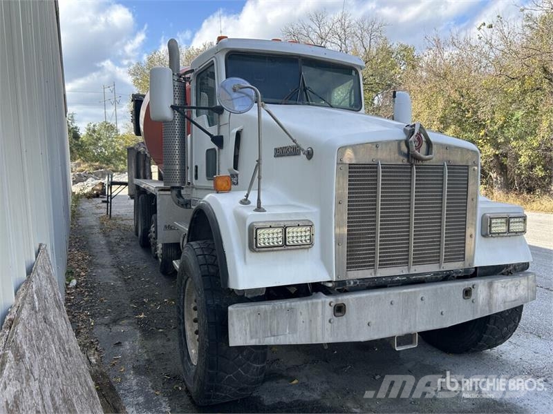 Kenworth W900 Mixer Truck (Inoperable) Betonvedēji
