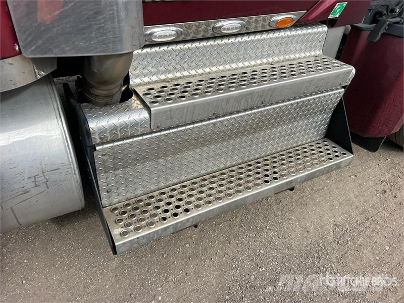 Kenworth W990 6x4 T/A Sleeper Truck Tractor Tractor Units