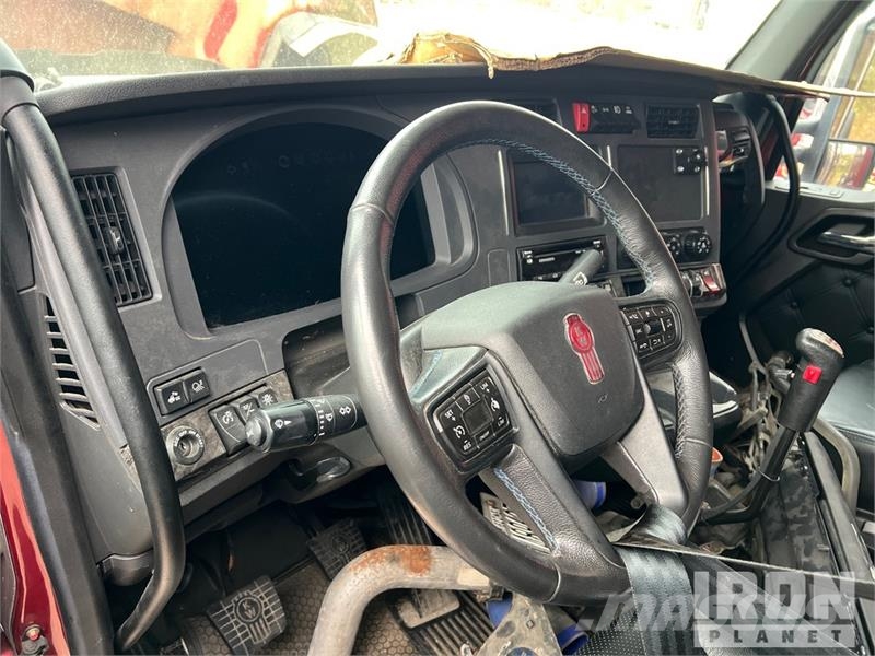 Kenworth W990 6x4 T/A Sleeper Truck Tractor (Inoperable) Cabezas tractoras