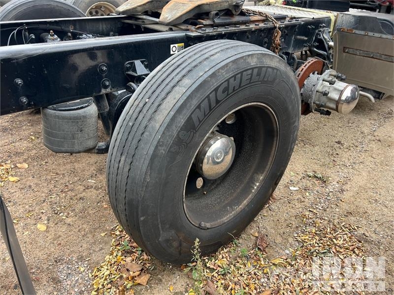 Kenworth W990 6x4 T/A Sleeper Truck Tractor (Inoperable) Cabezas tractoras