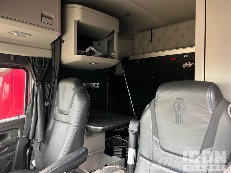 Kenworth W990 6x4 T/A Sleeper Truck Tractor (Inoperable) Cabezas tractoras