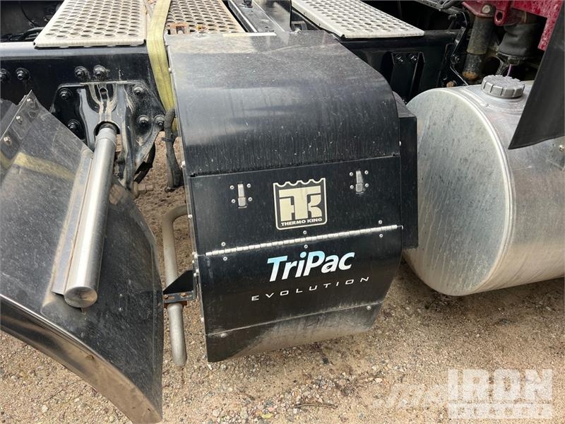 Kenworth W990 6x4 T/A Sleeper Truck Tractor (Inoperable) Cabezas tractoras