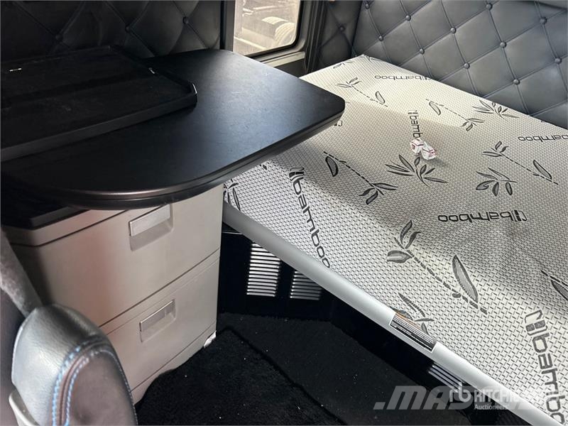 Kenworth W990 6x4 T/A Sleeper Truck Tractor Tractor Units