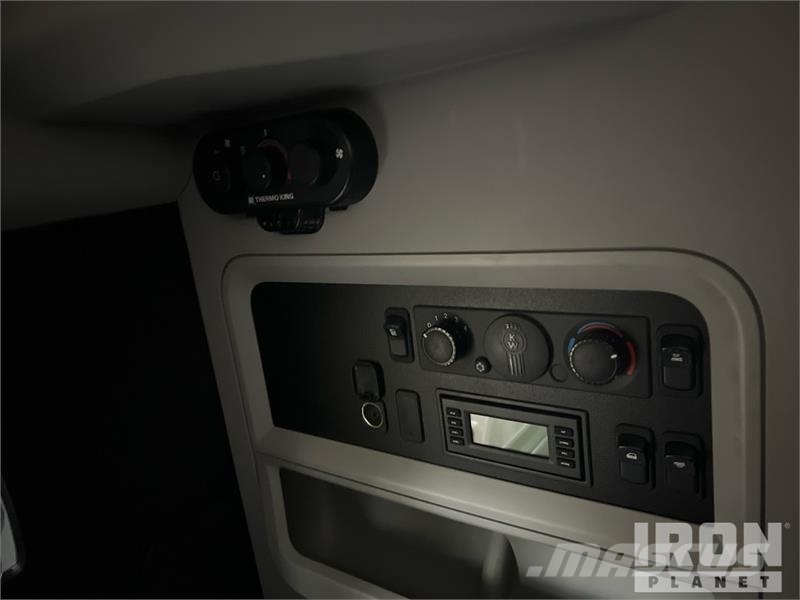Kenworth W990 6x4 T/A Sleeper Truck Tractor (Inoperable) Cabezas tractoras