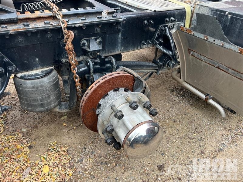 Kenworth W990 6x4 T/A Sleeper Truck Tractor (Inoperable) Cabezas tractoras