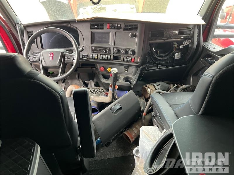 Kenworth W990 6x4 T/A Sleeper Truck Tractor (Inoperable) Cabezas tractoras
