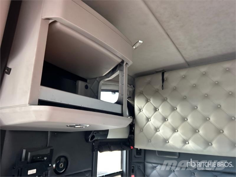 Kenworth W990 6x4 T/A Sleeper Truck Tractor Tractor Units