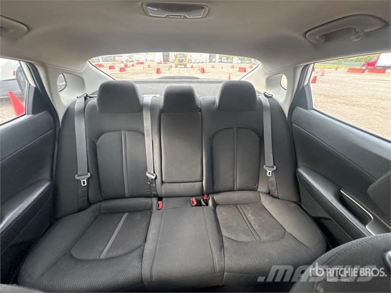Kia Optima Автомобілі