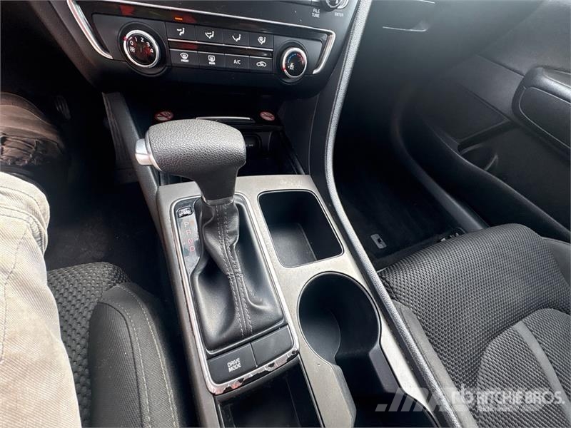 Kia Optima Автомобілі
