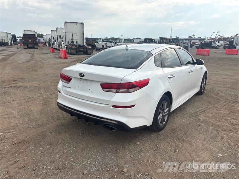 Kia Optima Автомобілі