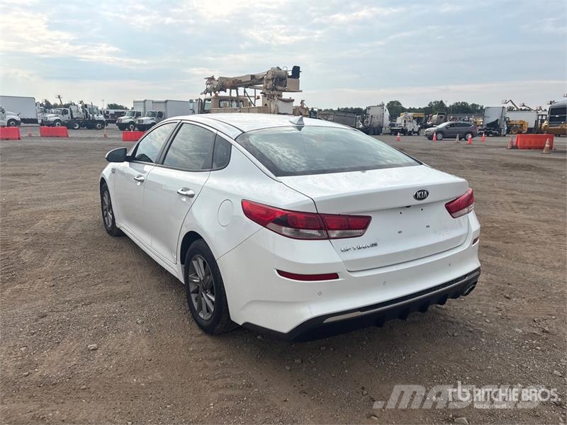 Kia Optima Автомобілі