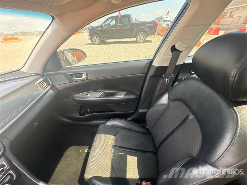 Kia Optima PKWs