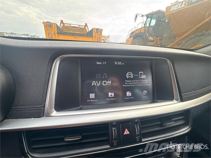 Kia Optima Автомобілі