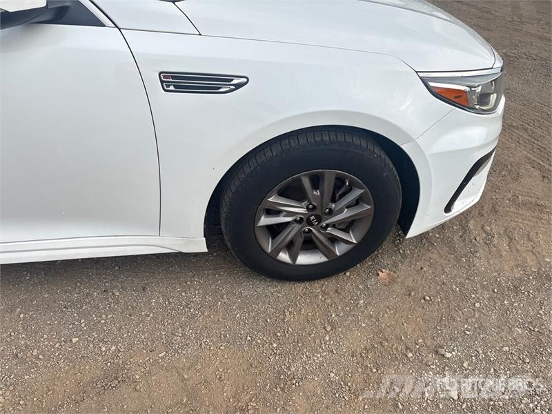 Kia Optima Автомобілі