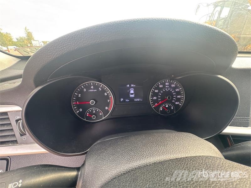Kia Optima Автомобілі