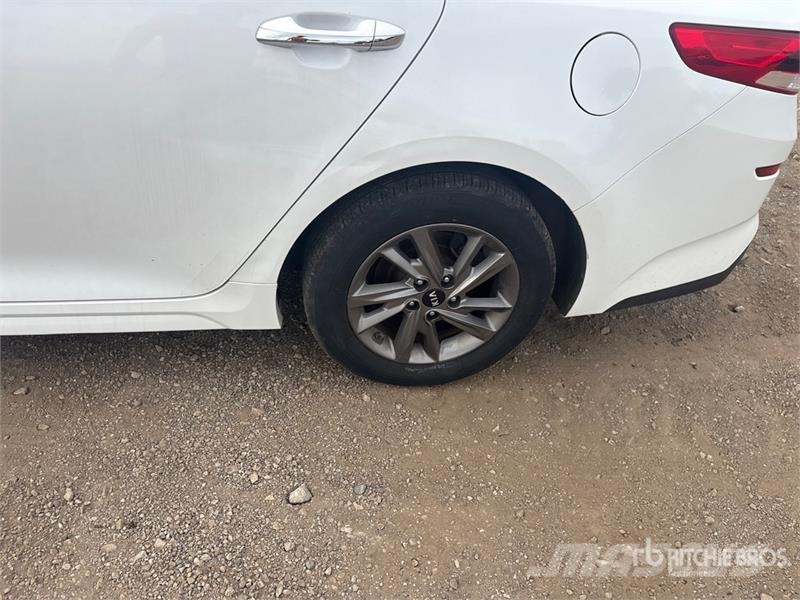 Kia Optima Автомобілі