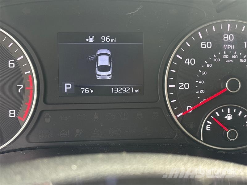 Kia Optima Автомобілі