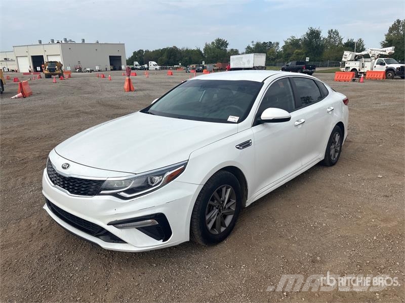 Kia Optima Автомобілі