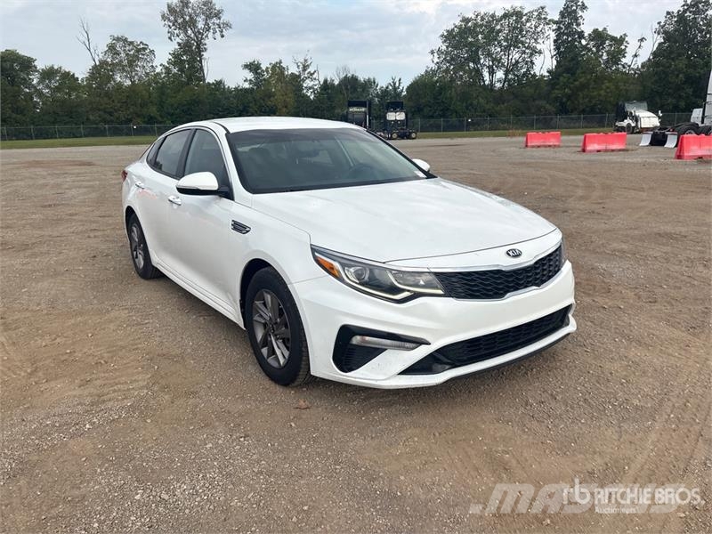 Kia Optima Автомобілі
