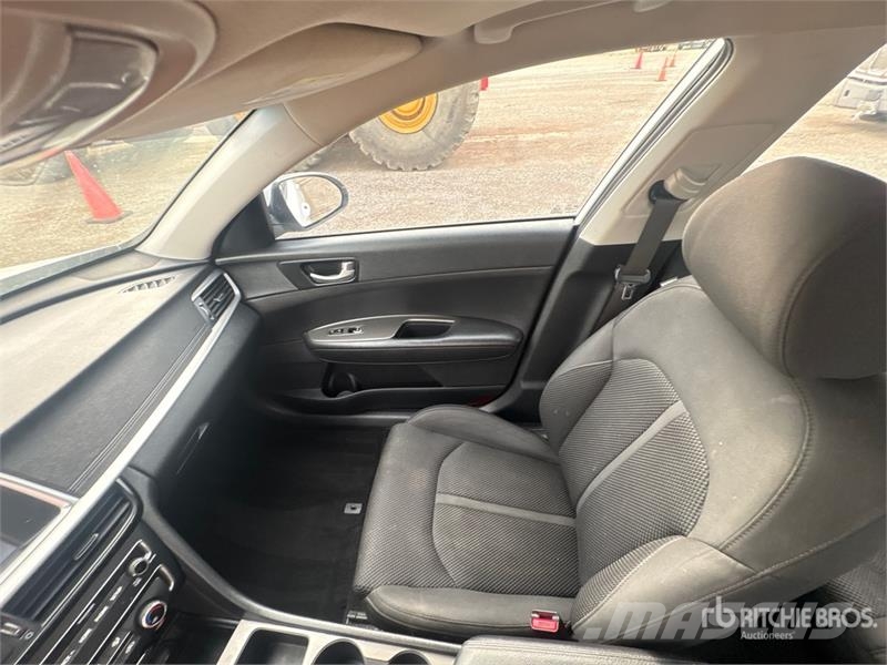 Kia Optima Автомобілі